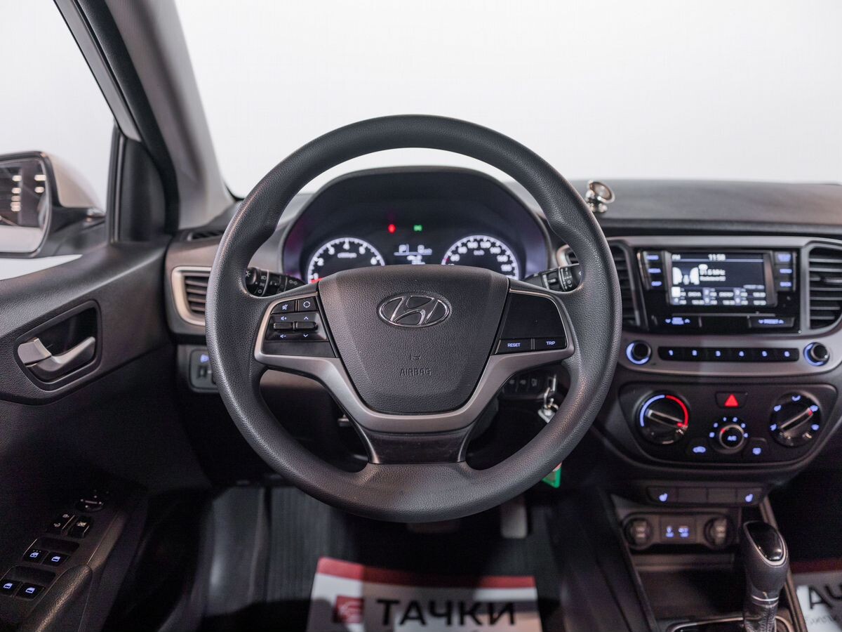 Hyundai Solaris 2018 - фото автомобиля