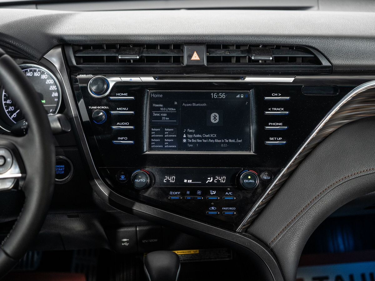 Toyota Camry 2018 - фото автомобиля