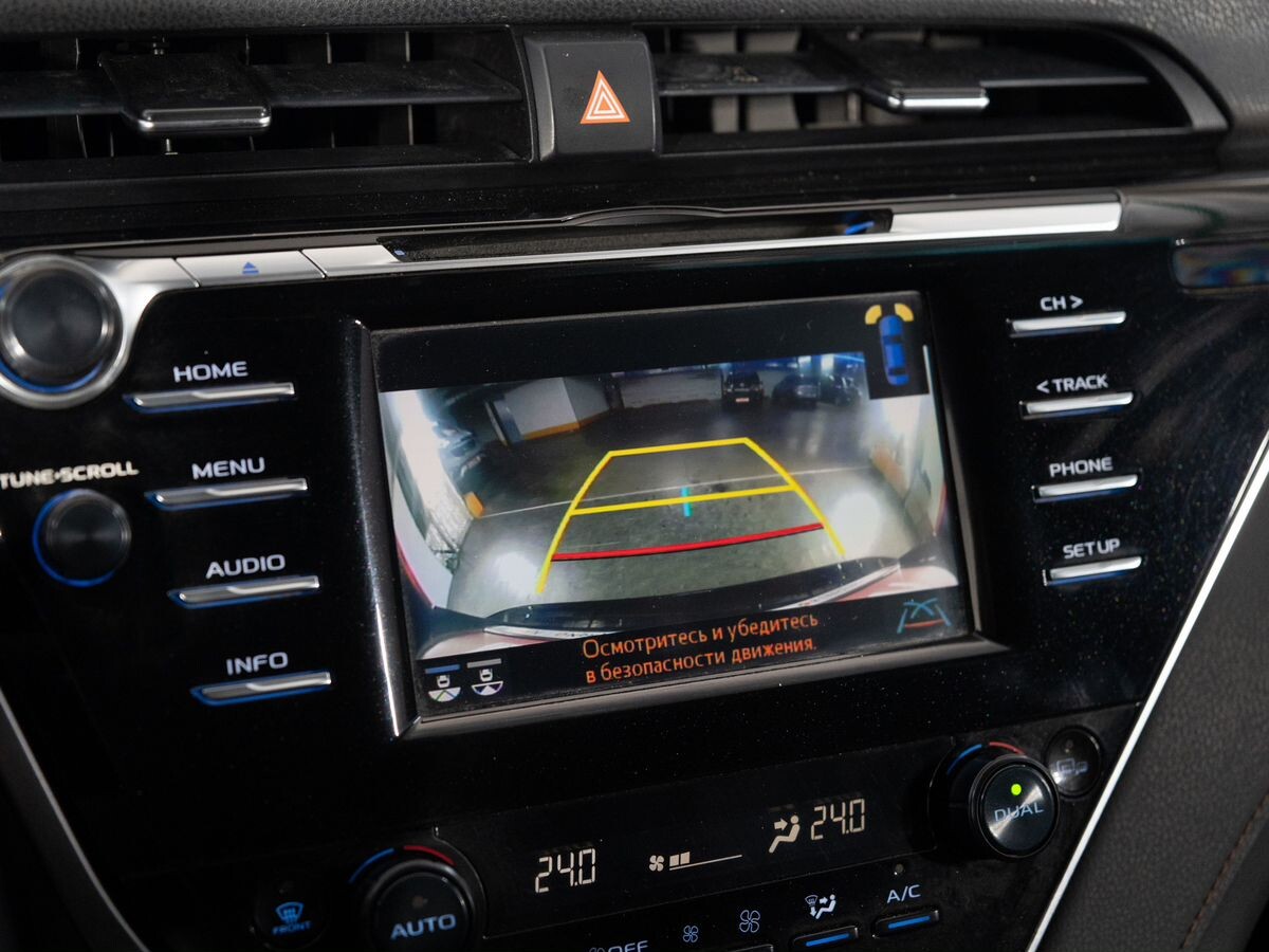 Toyota Camry 2018 - фото автомобиля
