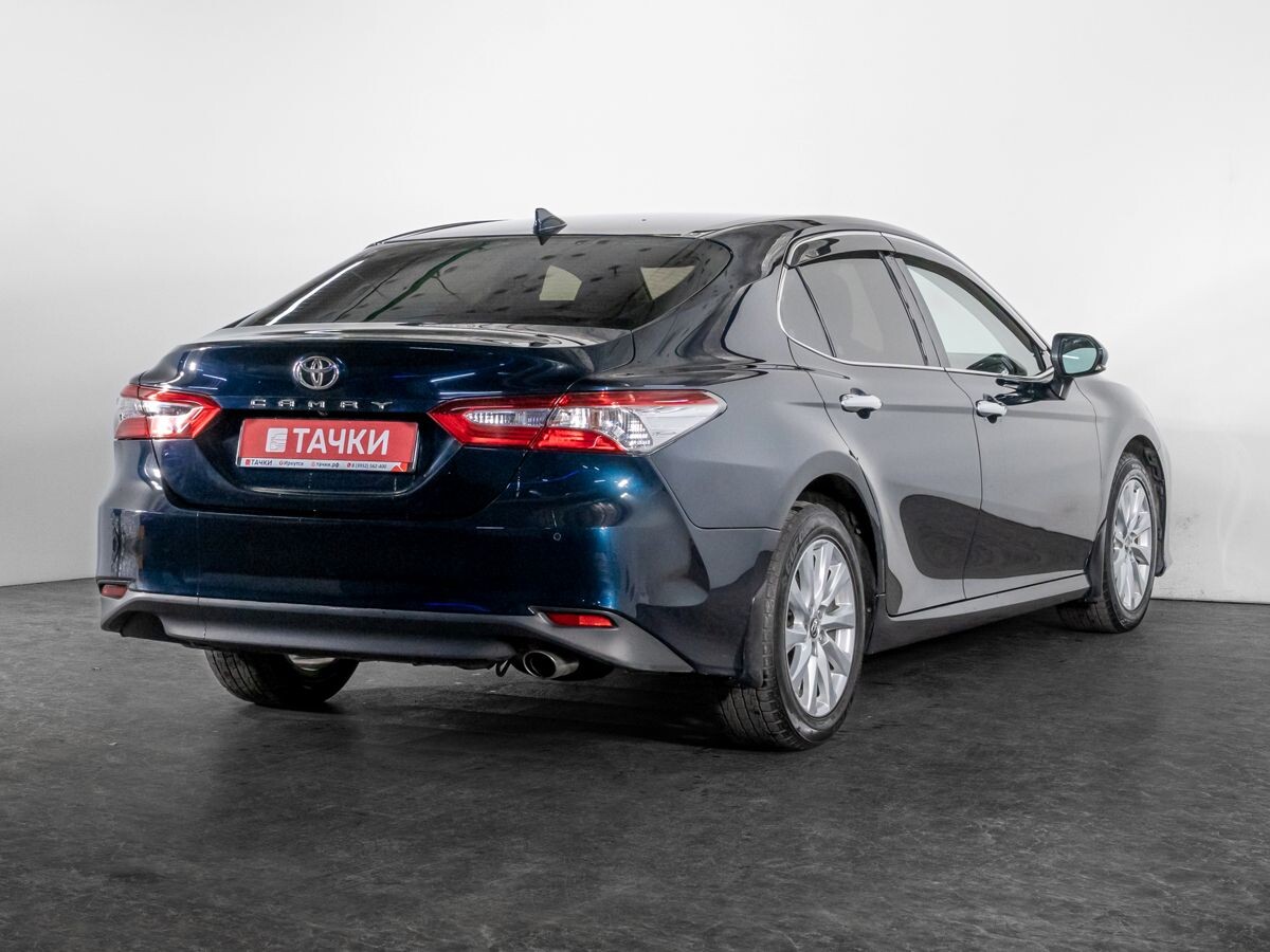 Toyota Camry 2018 - фото автомобиля