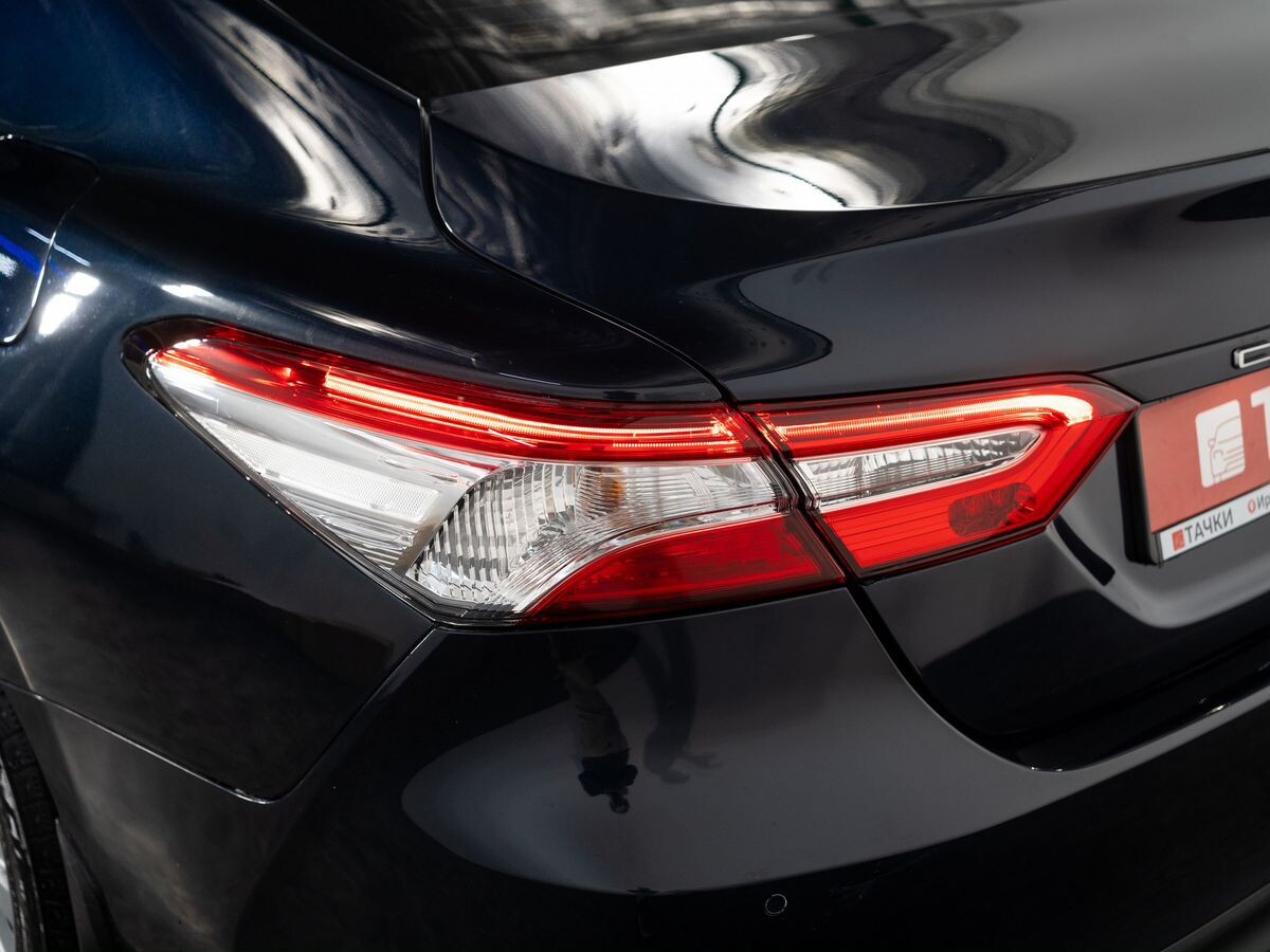Toyota Camry 2018 - фото автомобиля