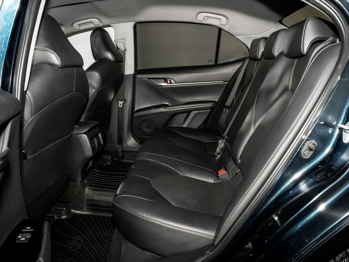 Toyota Camry 2018 - фото автомобиля