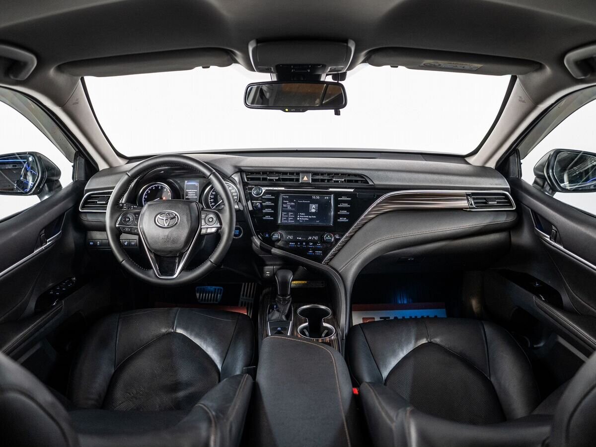 Toyota Camry 2018 - фото автомобиля