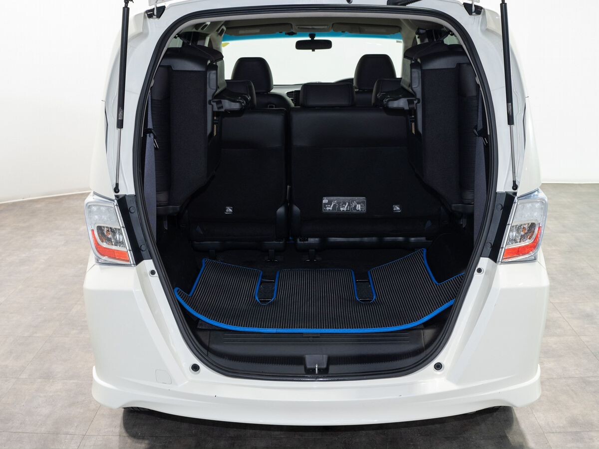 Honda Freed 2012 - фото автомобиля