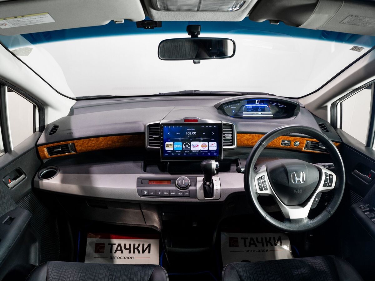 Honda Freed 2012 - фото автомобиля