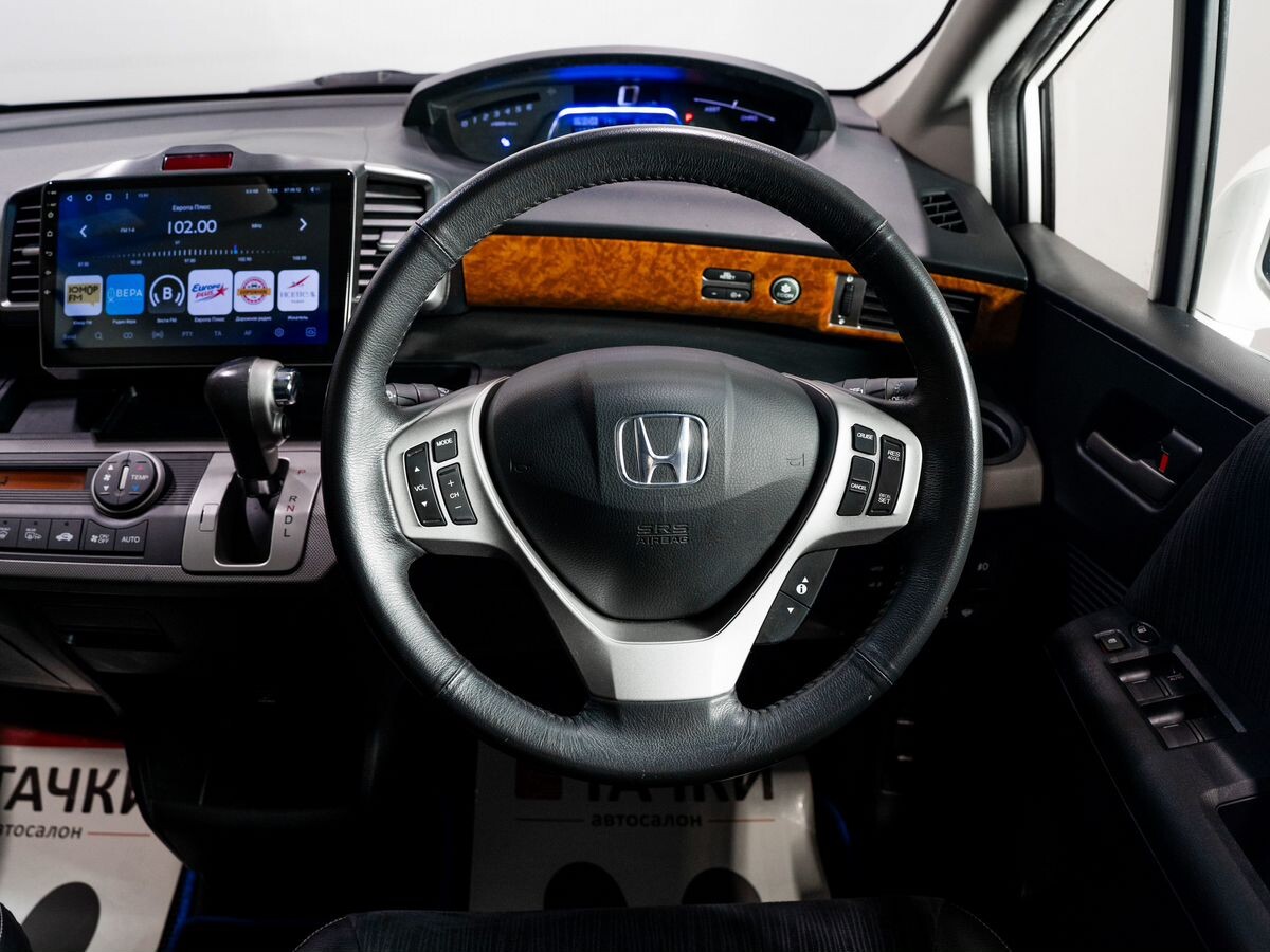 Honda Freed 2012 - фото автомобиля