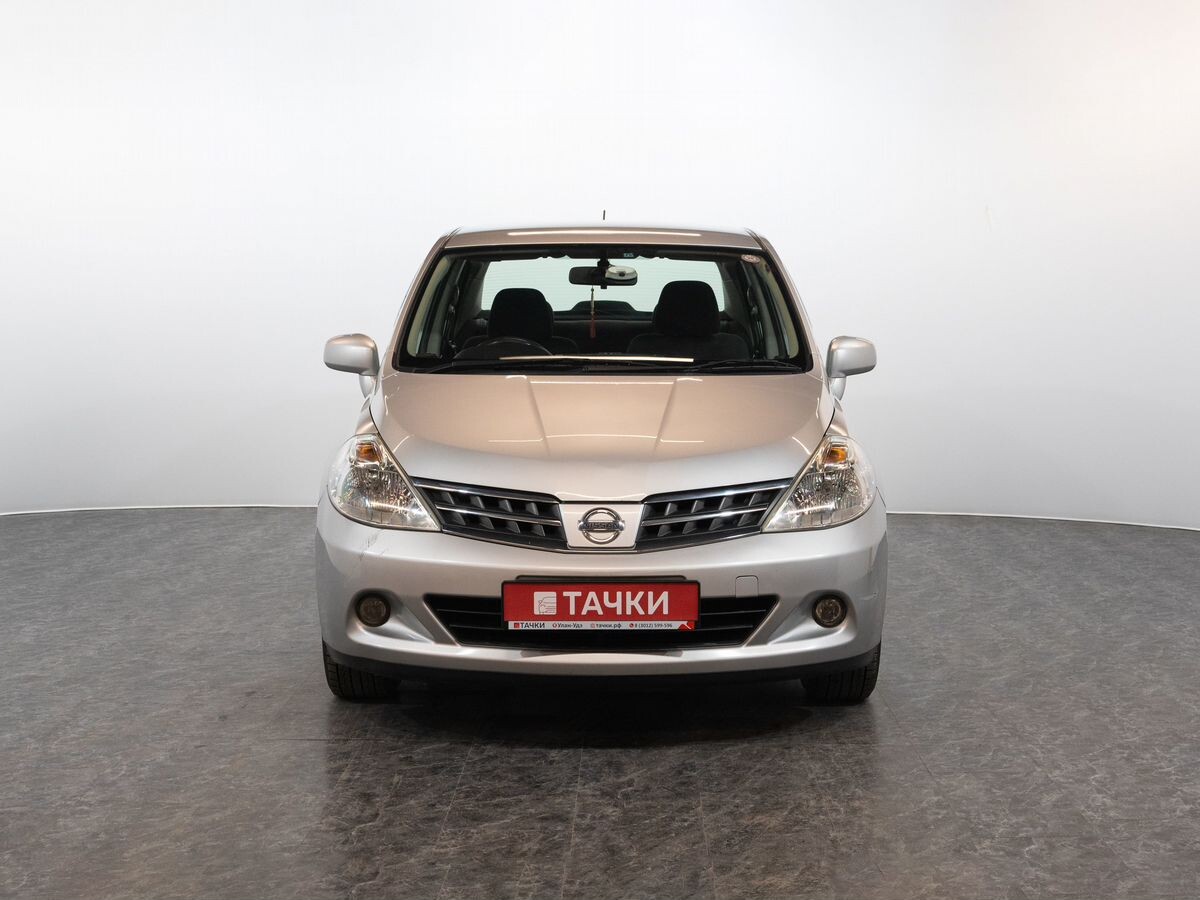 Nissan Tiida 2011 - фото автомобиля