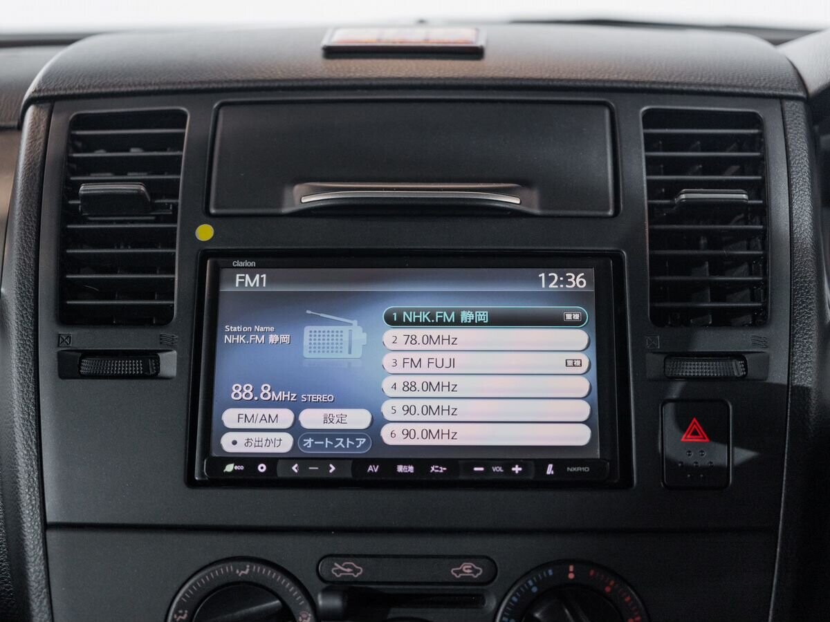 Nissan Tiida 2011 - фото автомобиля
