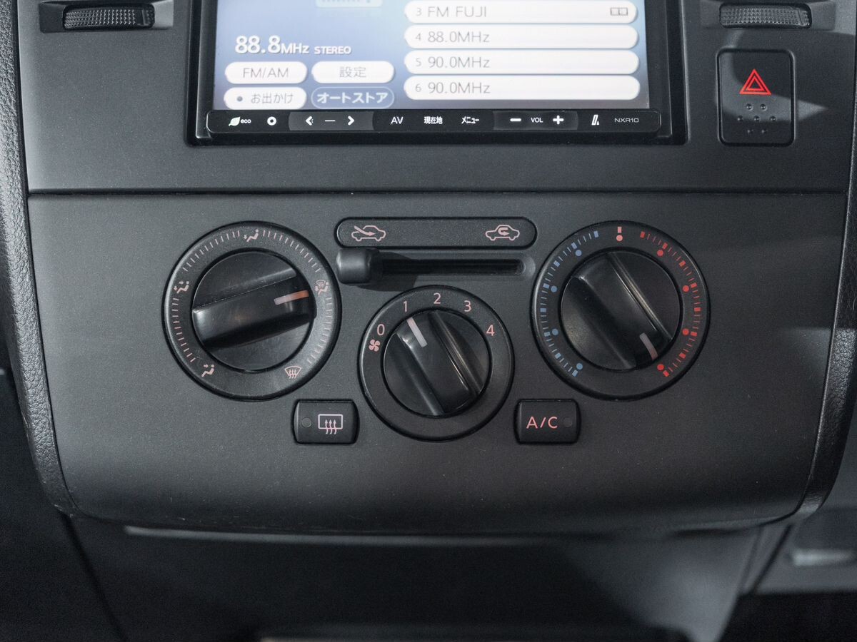Nissan Tiida 2011 - фото автомобиля