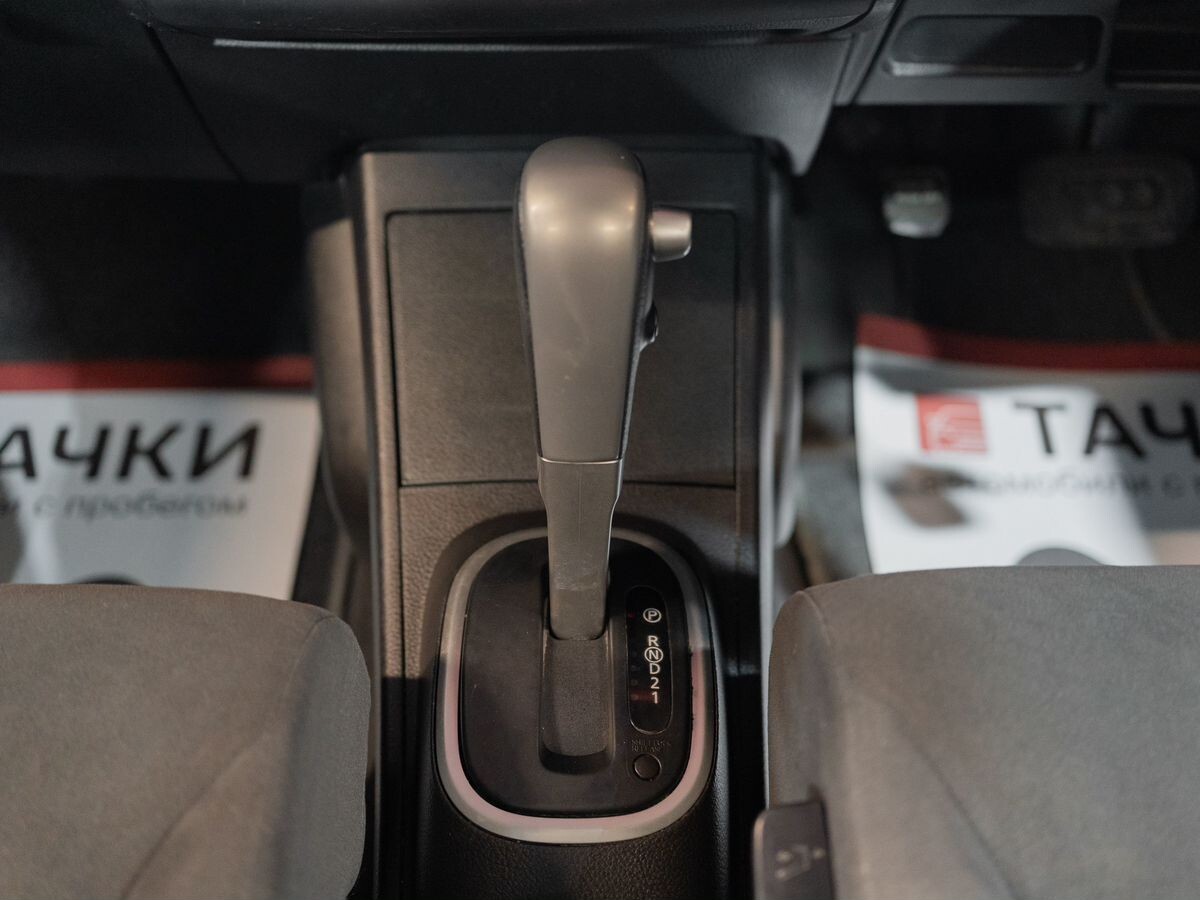 Nissan Tiida 2011 - фото автомобиля