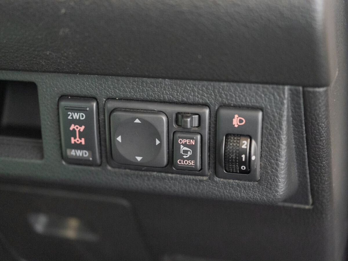 Nissan Tiida 2011 - фото автомобиля