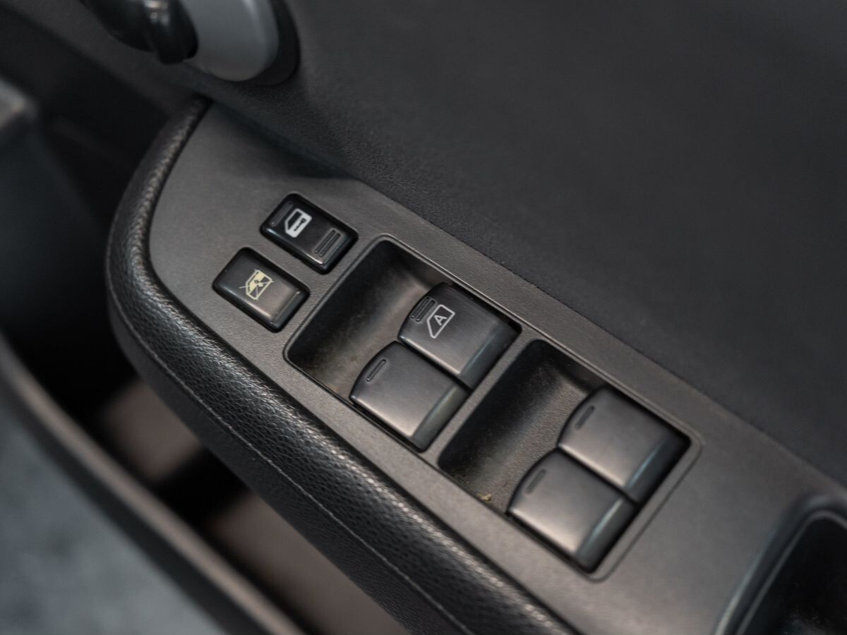 Nissan Tiida 2011 - фото автомобиля