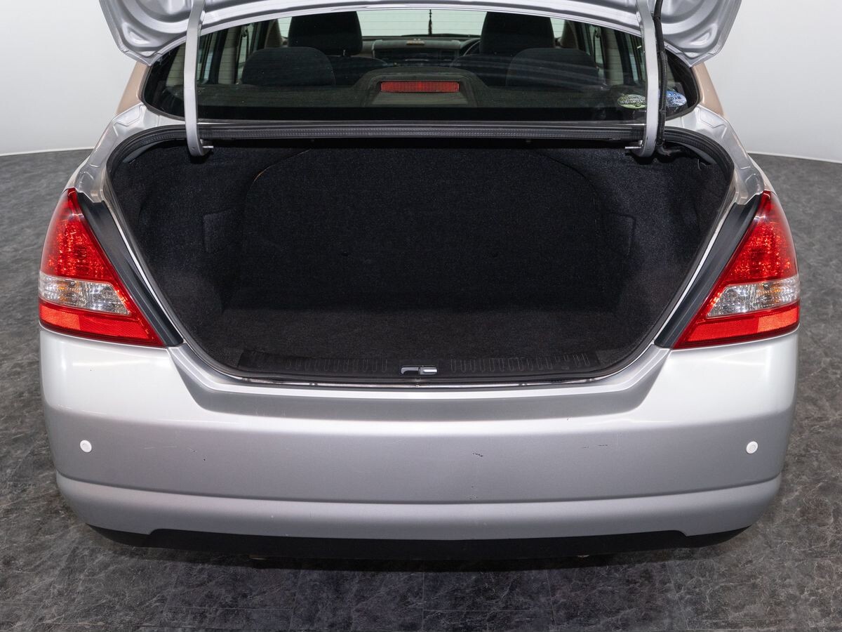Nissan Tiida 2011 - фото автомобиля