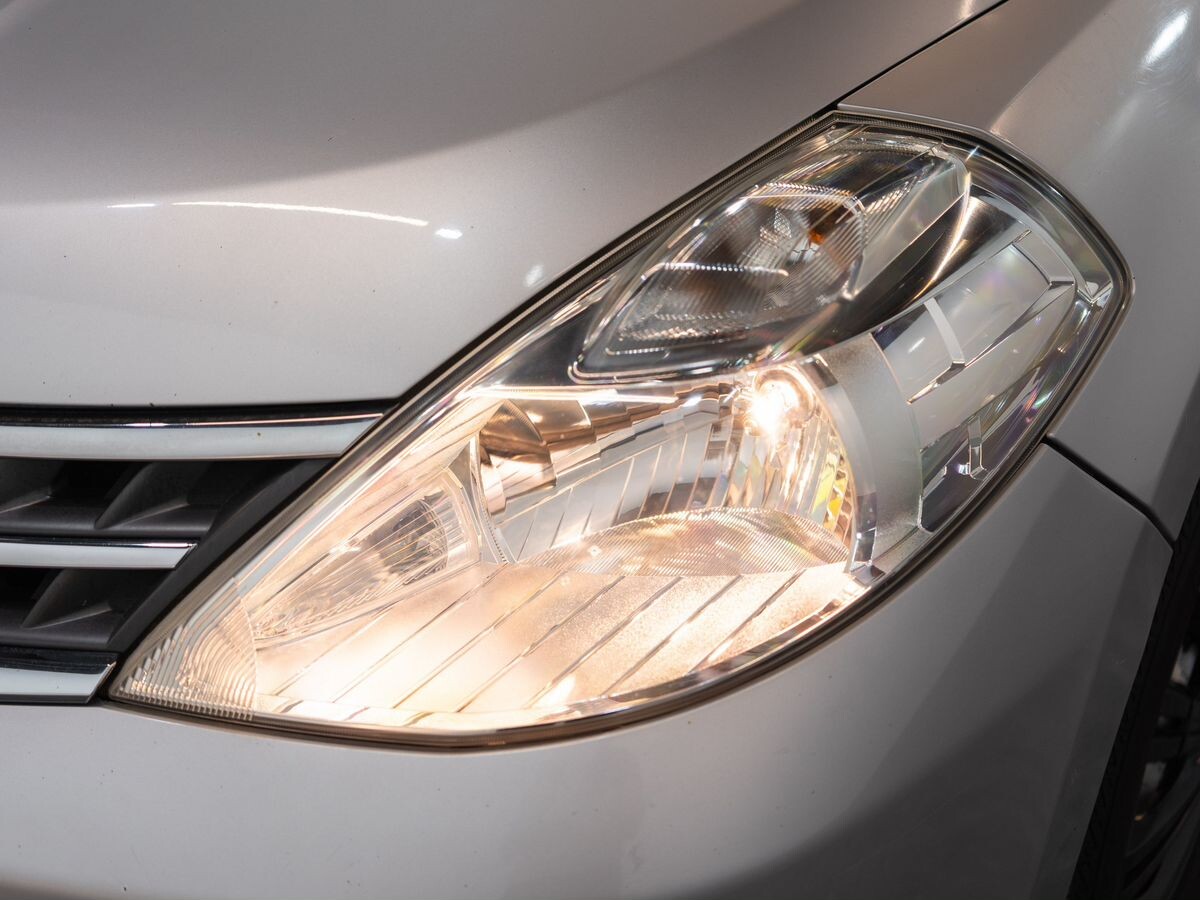 Nissan Tiida 2011 - фото автомобиля
