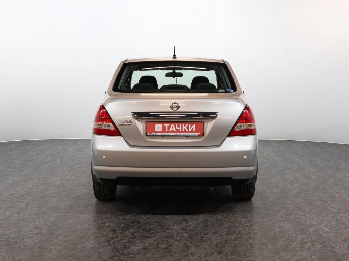 Nissan Tiida 2011 - фото автомобиля
