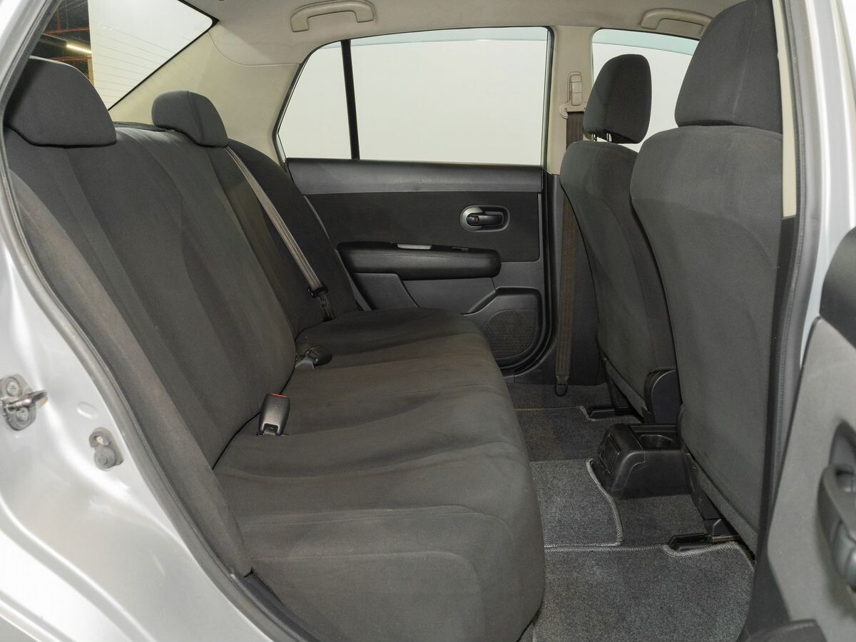 Nissan Tiida 2011 - фото автомобиля