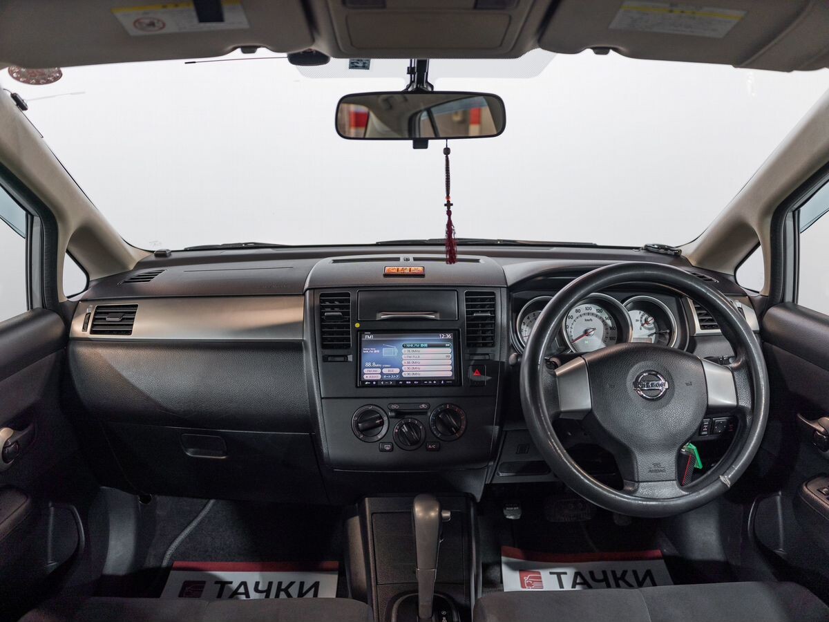 Nissan Tiida 2011 - фото автомобиля