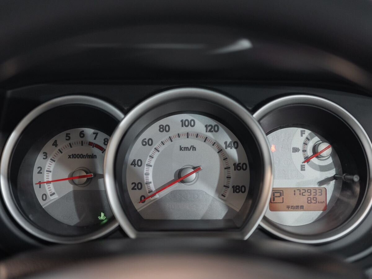 Nissan Tiida 2011 - фото автомобиля
