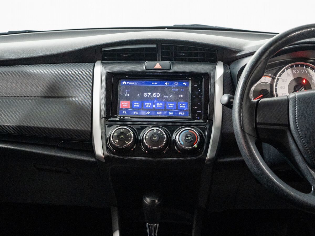 Toyota Corolla Fielder 2013 - фото автомобиля