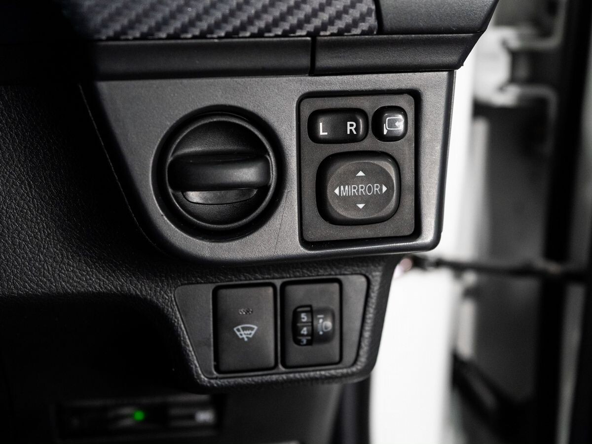 Toyota Corolla Fielder 2013 - фото автомобиля