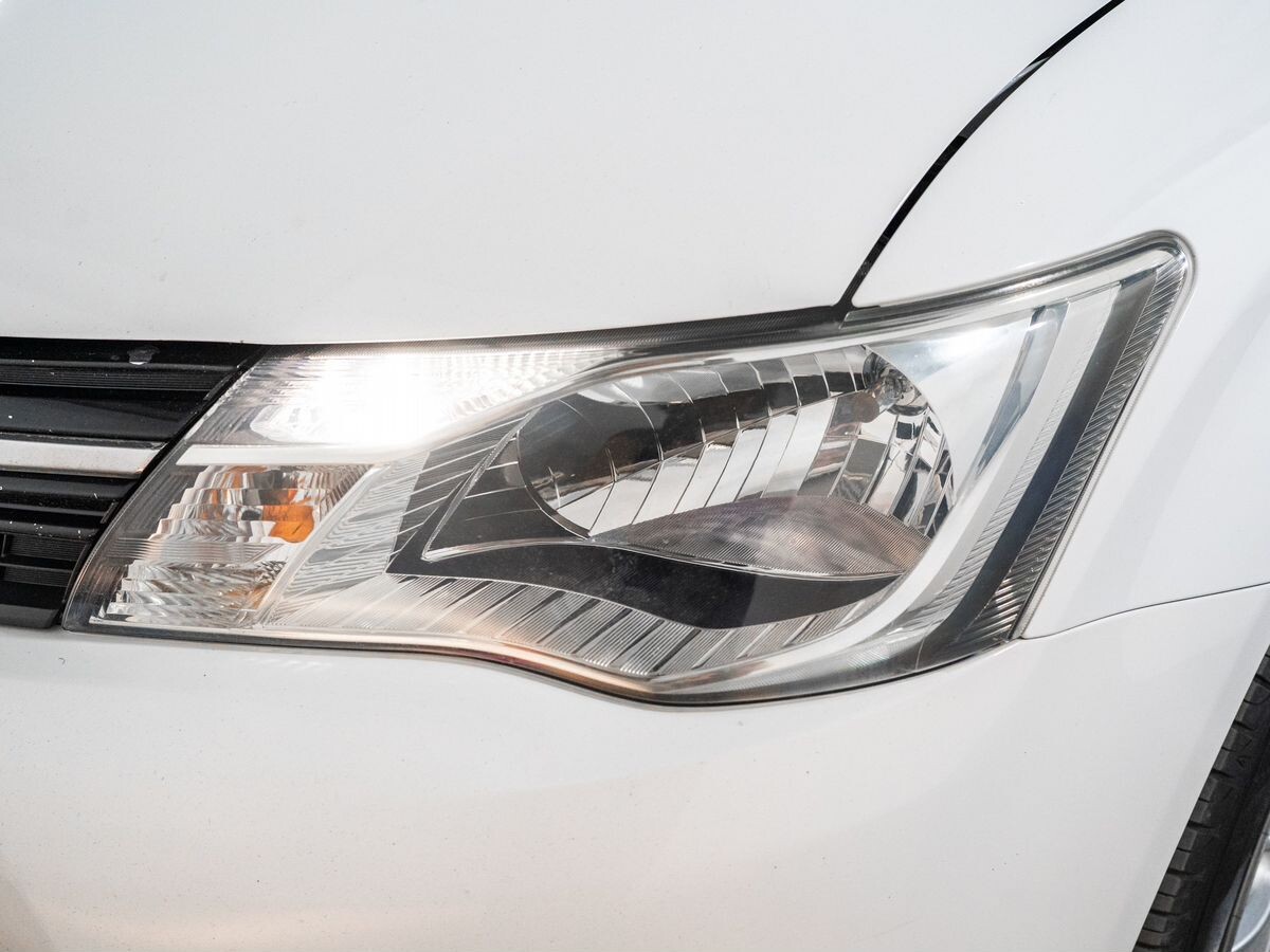 Toyota Corolla Fielder 2013 - фото автомобиля