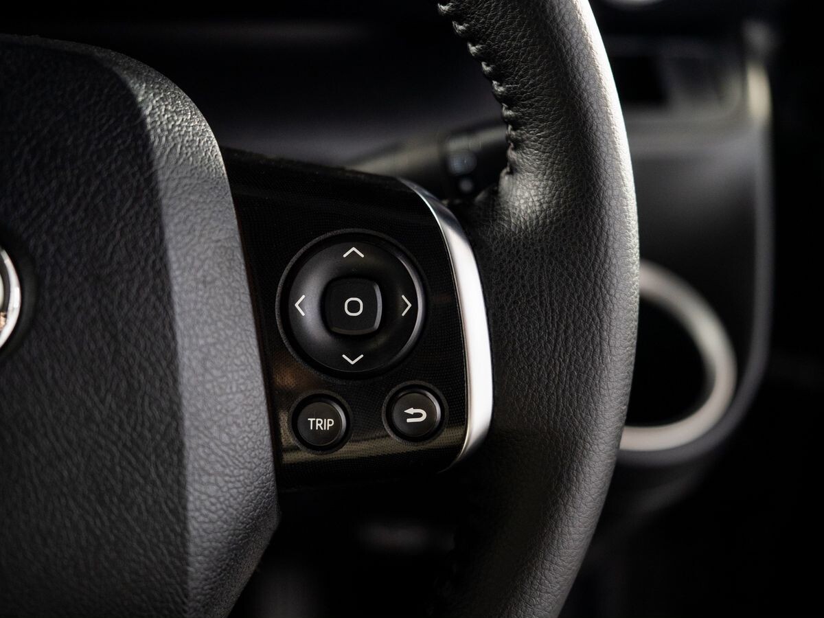 Toyota Sienta 2015 - фото автомобиля