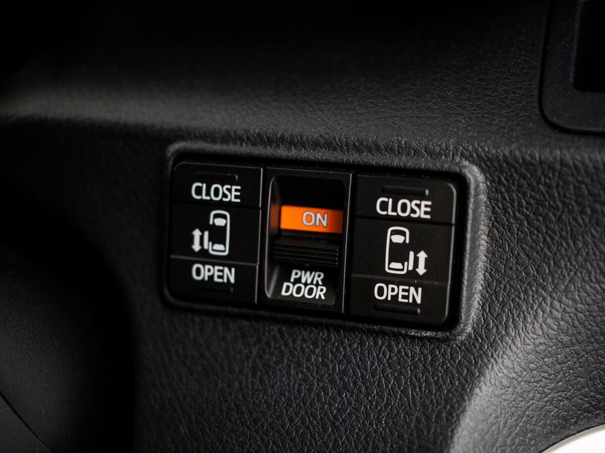 Toyota Sienta 2015 - фото автомобиля