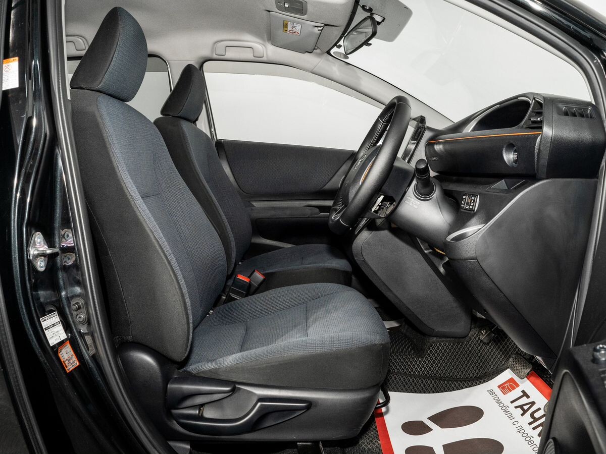 Toyota Sienta 2015 - фото автомобиля