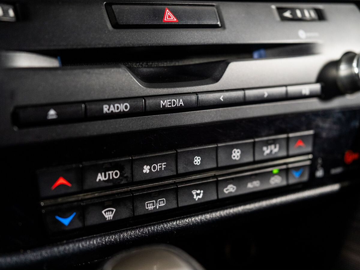 Lexus RX200t 2017 - фото автомобиля