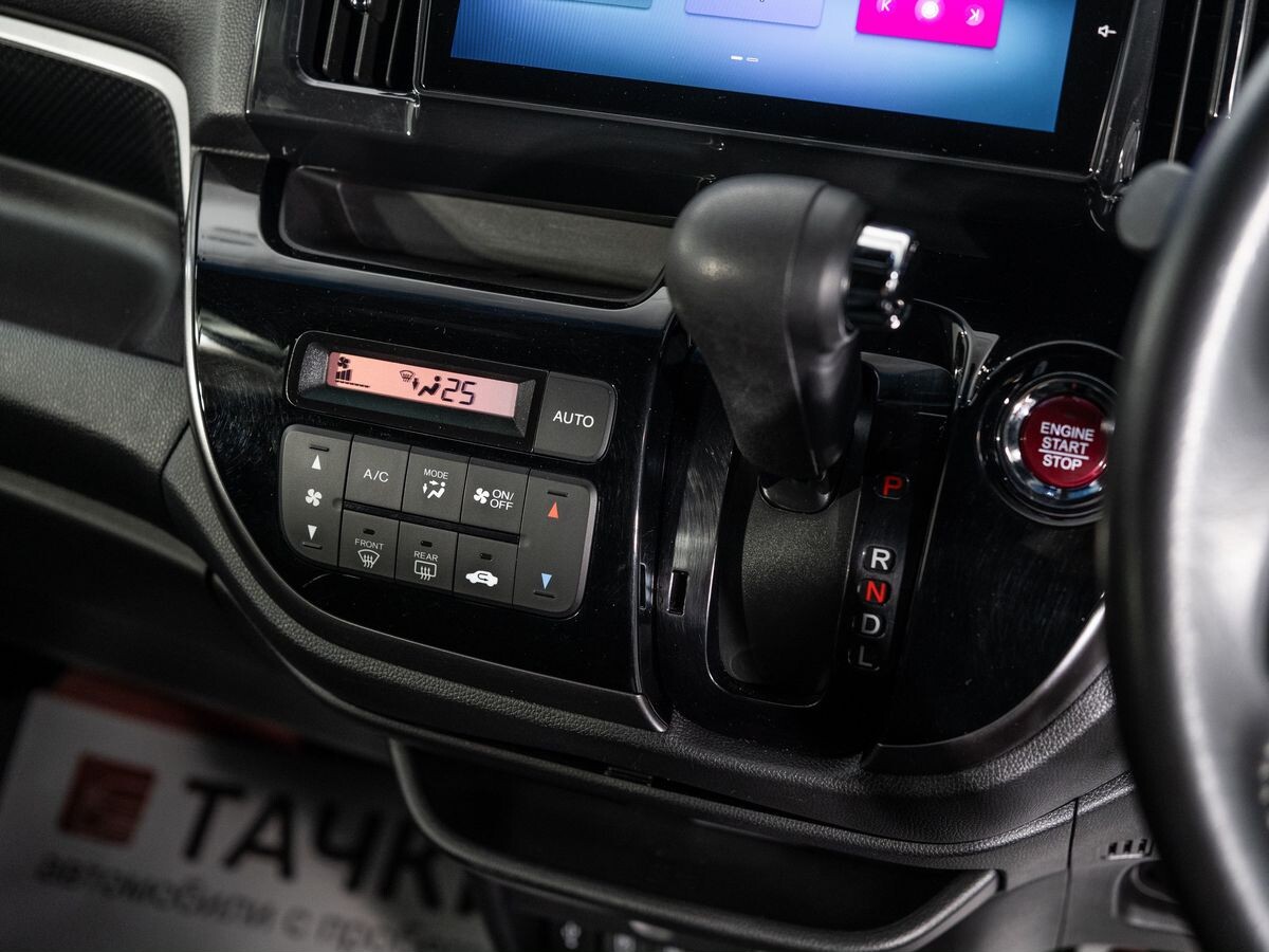 Honda N-WGN 2018 - фото автомобиля