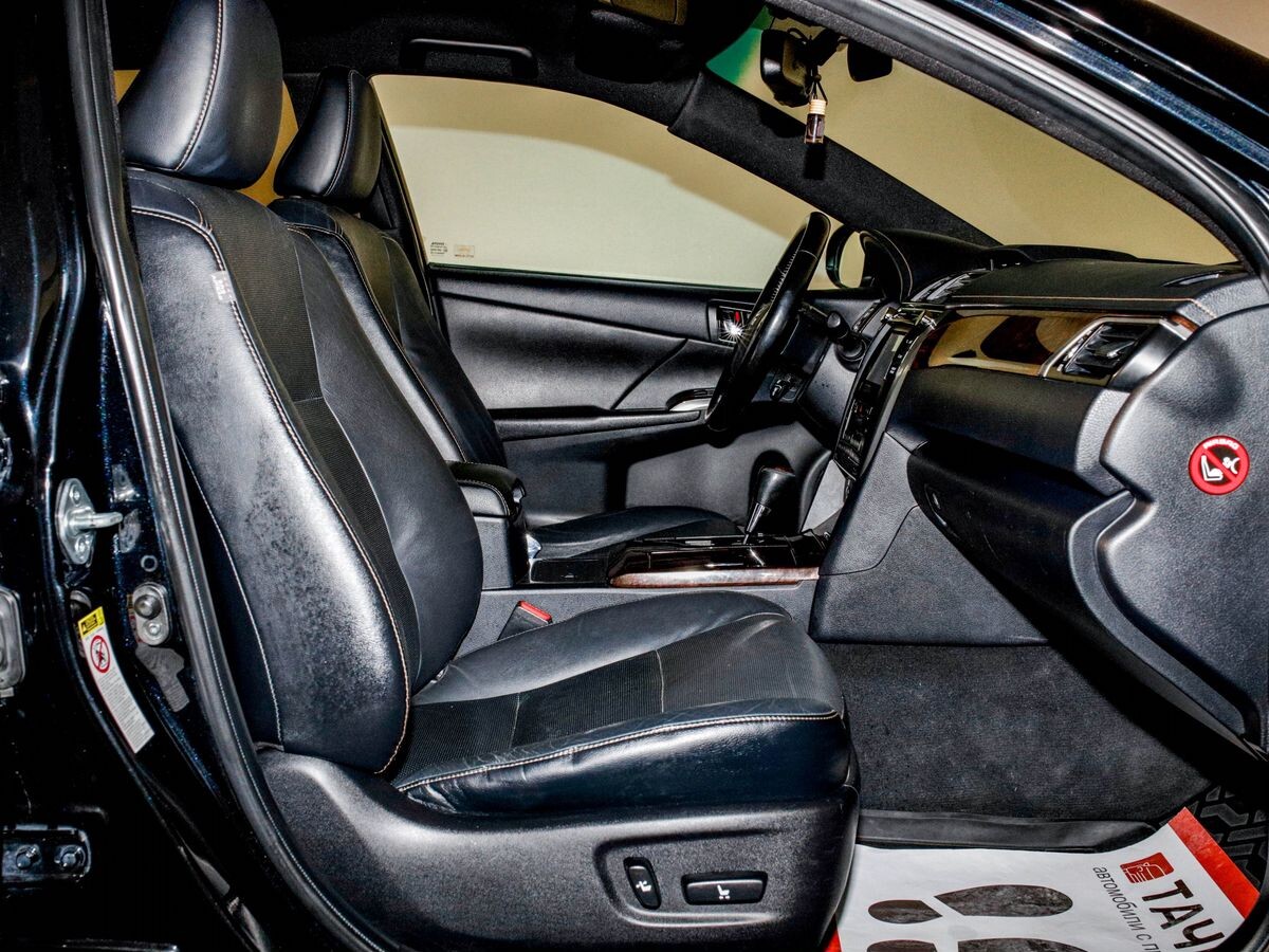 Toyota Camry 2015 - фото автомобиля