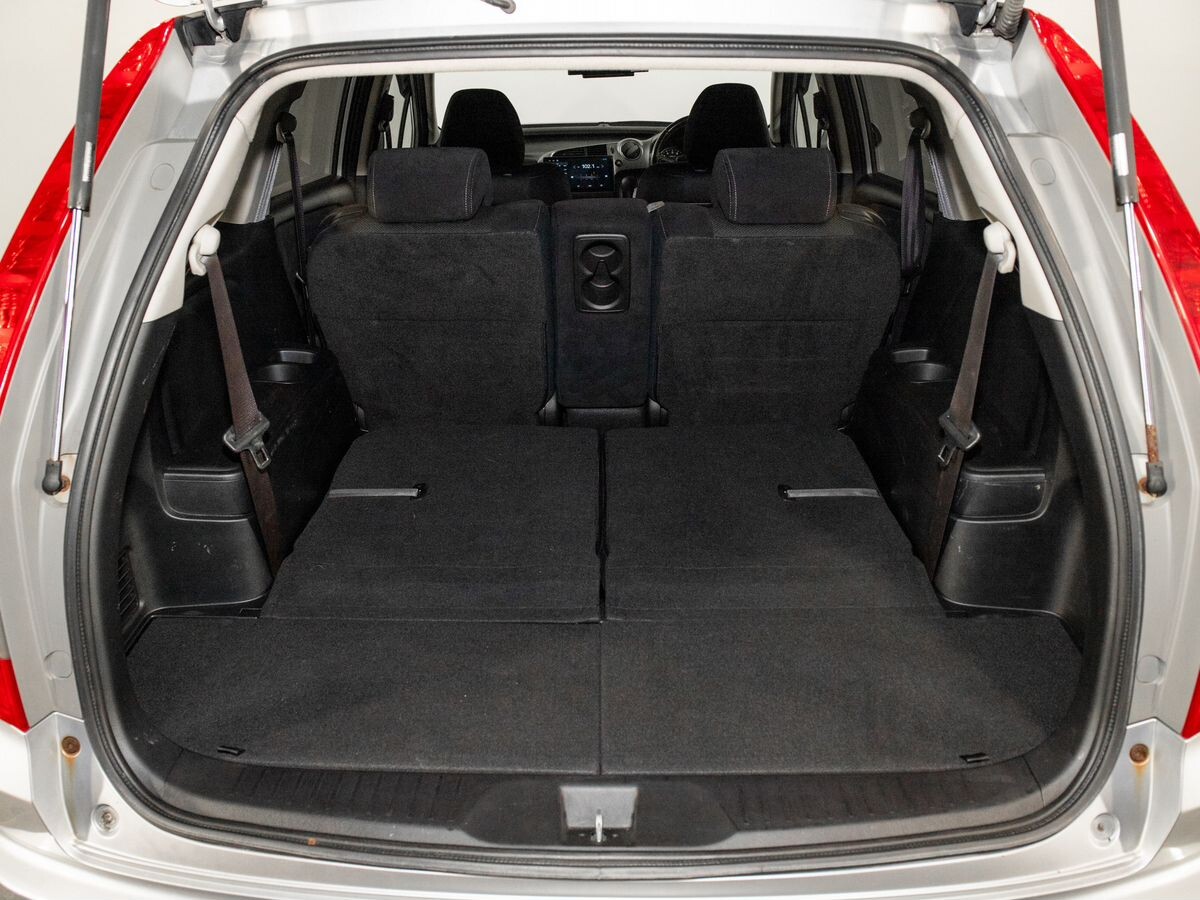 Honda Stream 2009 - фото автомобиля