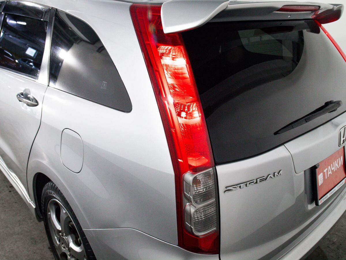 Honda Stream 2009 - фото автомобиля