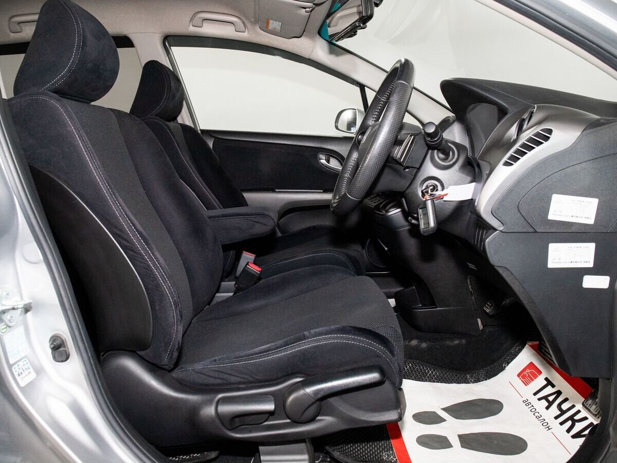 Honda Stream 2009 - фото автомобиля