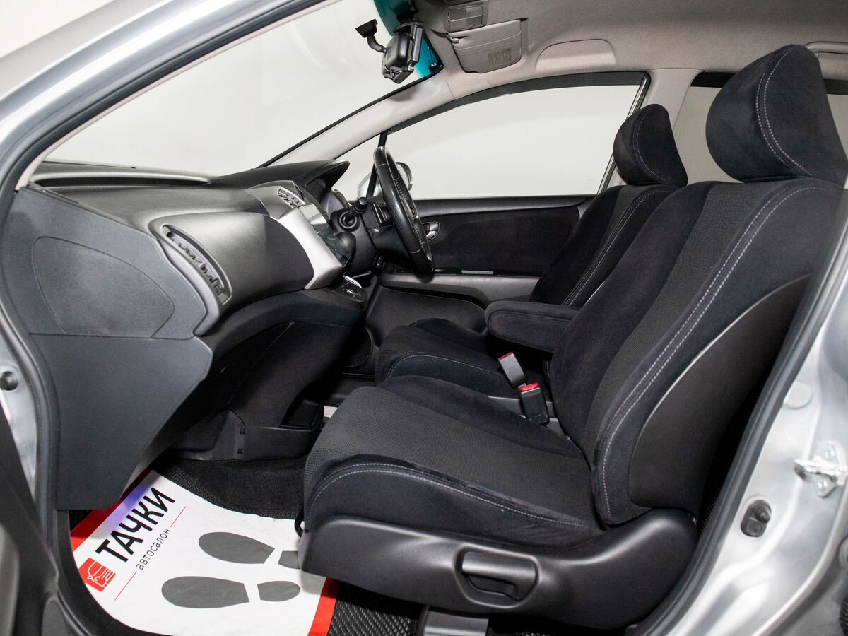 Honda Stream 2009 - фото автомобиля