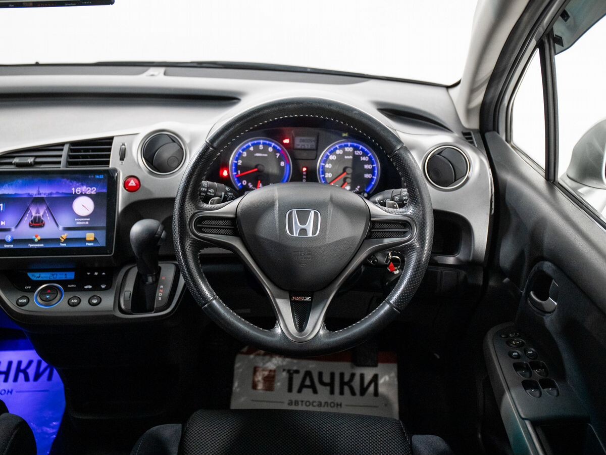 Honda Stream 2009 - фото автомобиля