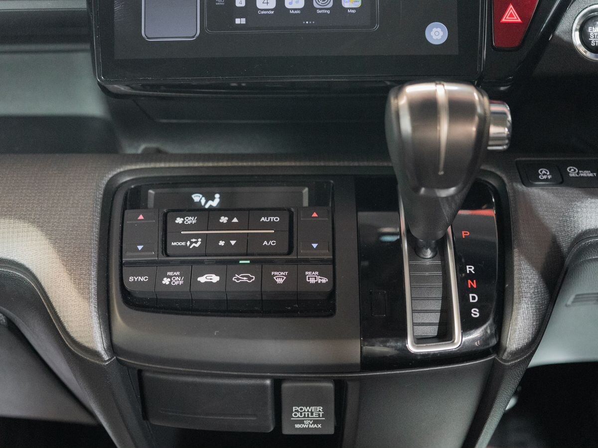 Honda Stepwgn 2016 - фото автомобиля