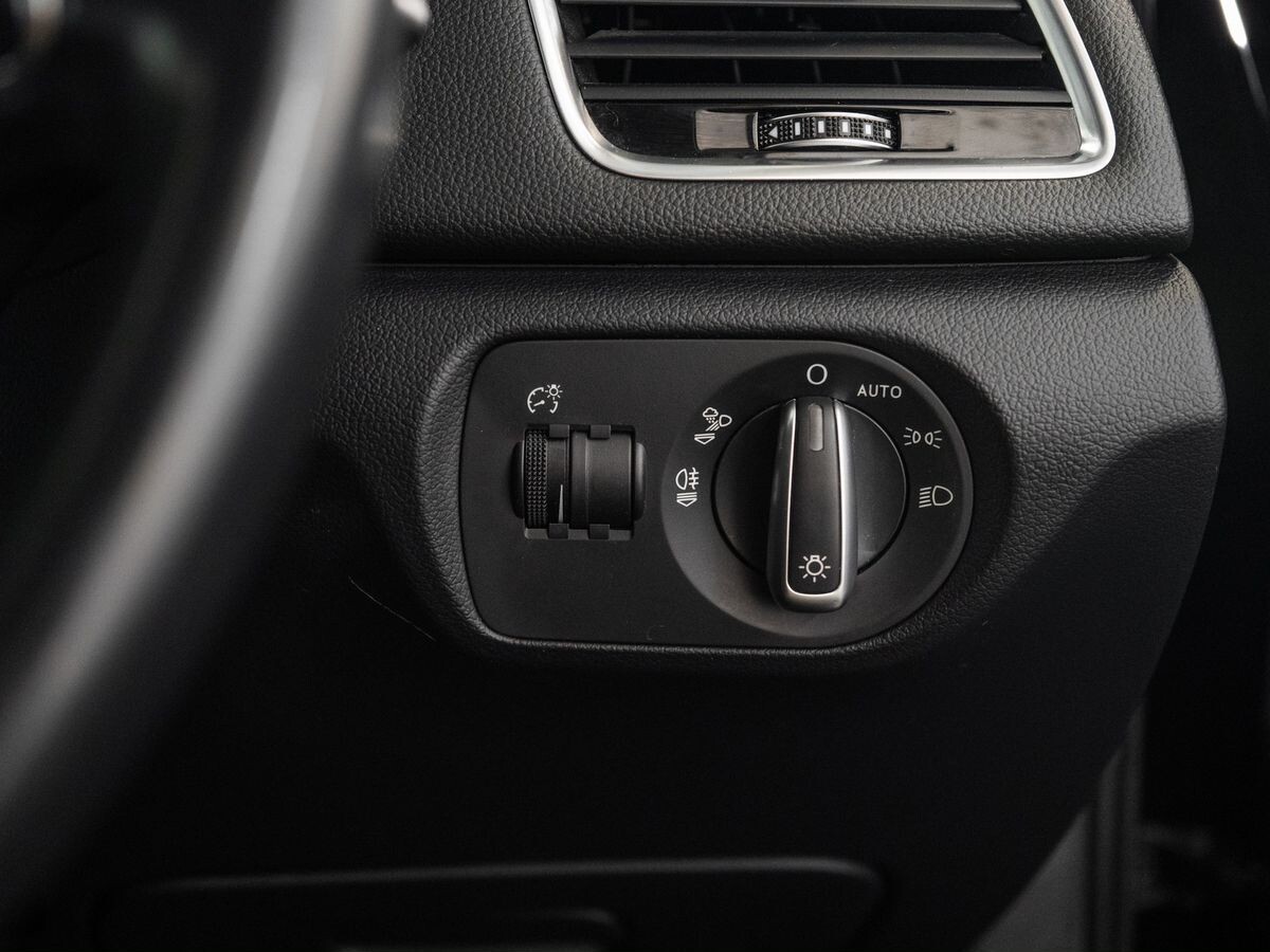 Audi Q3 2015 - фото автомобиля