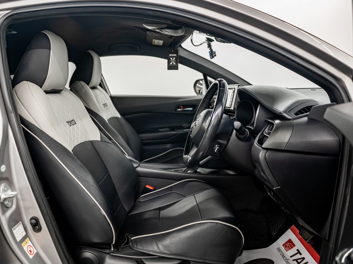 Toyota C-HR 2017 - фото автомобиля