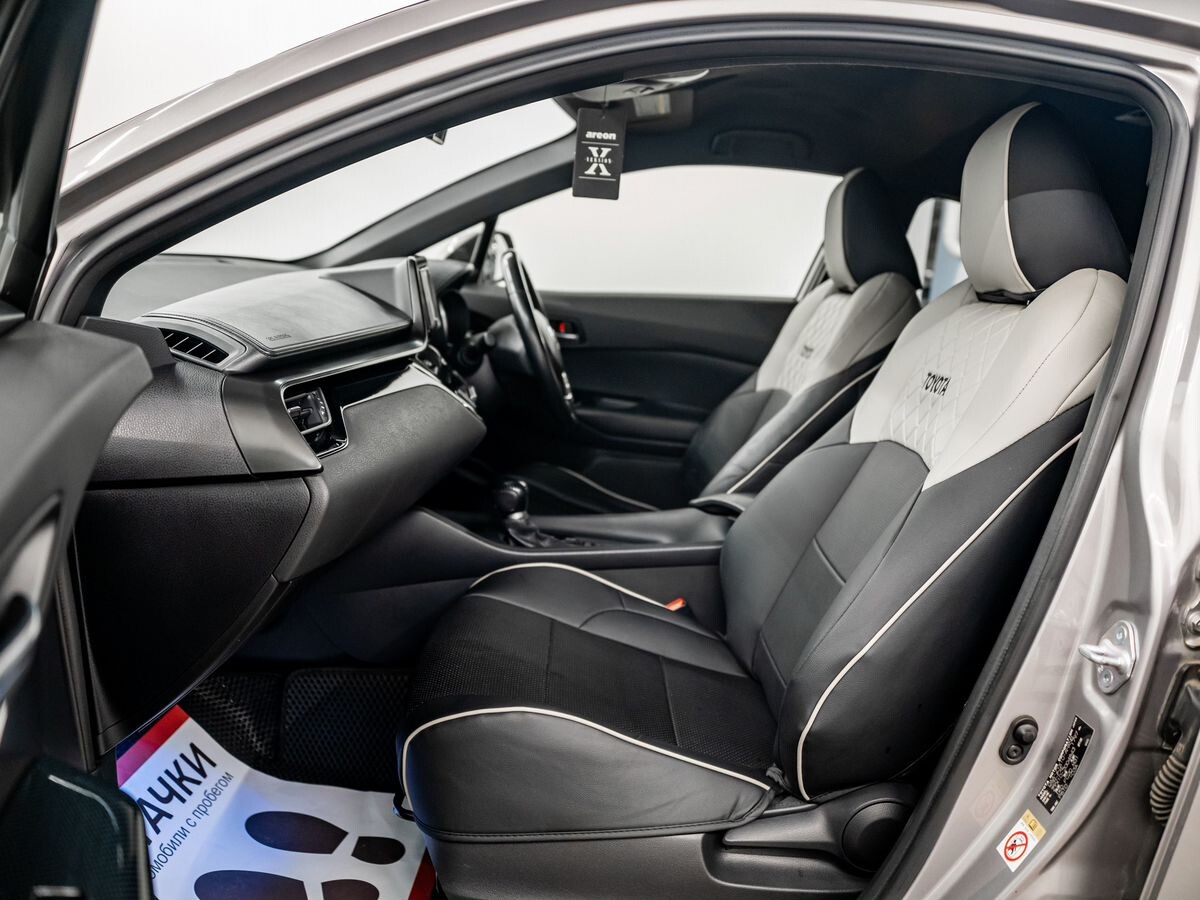 Toyota C-HR 2017 - фото автомобиля