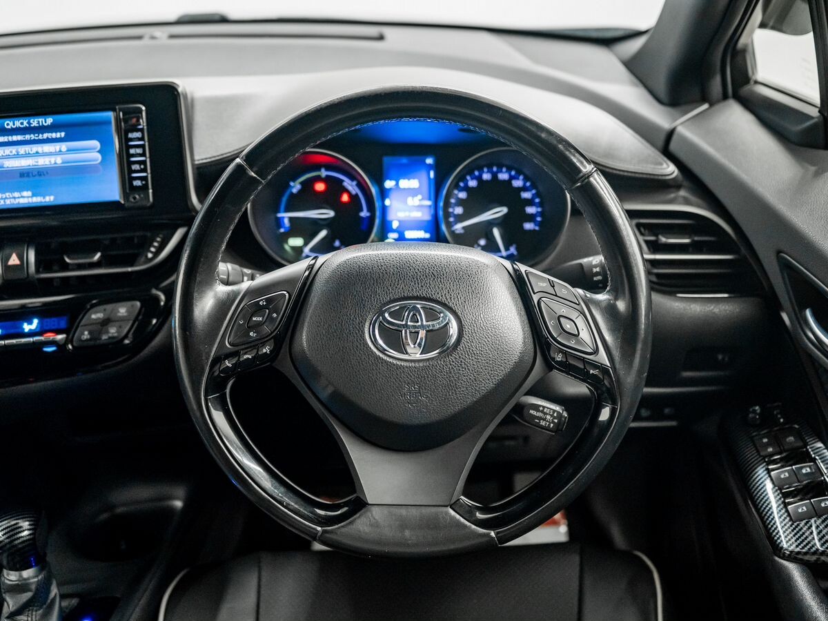Toyota C-HR 2017 - фото автомобиля