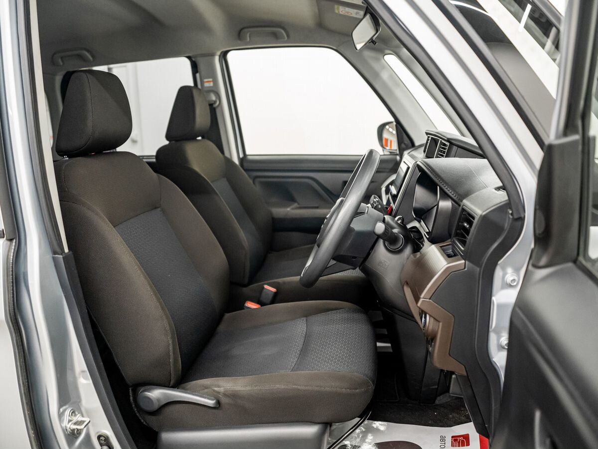 Toyota Roomy 2022 - фото автомобиля