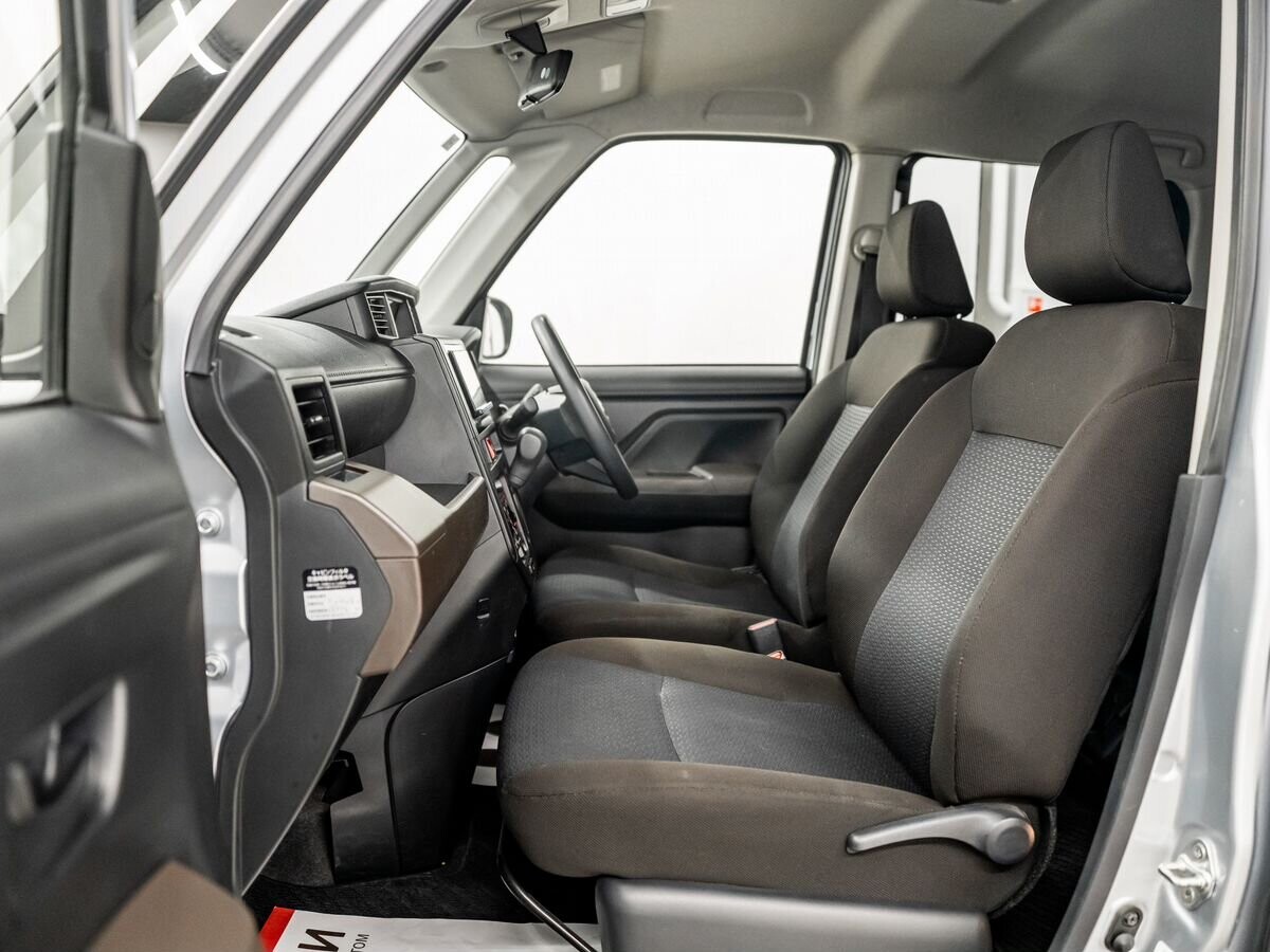 Toyota Roomy 2022 - фото автомобиля