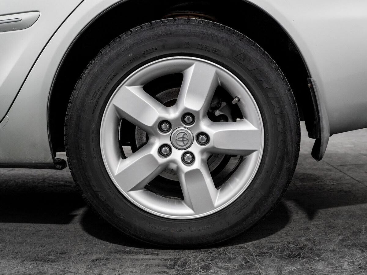 Toyota Camry 2004 - фото автомобиля