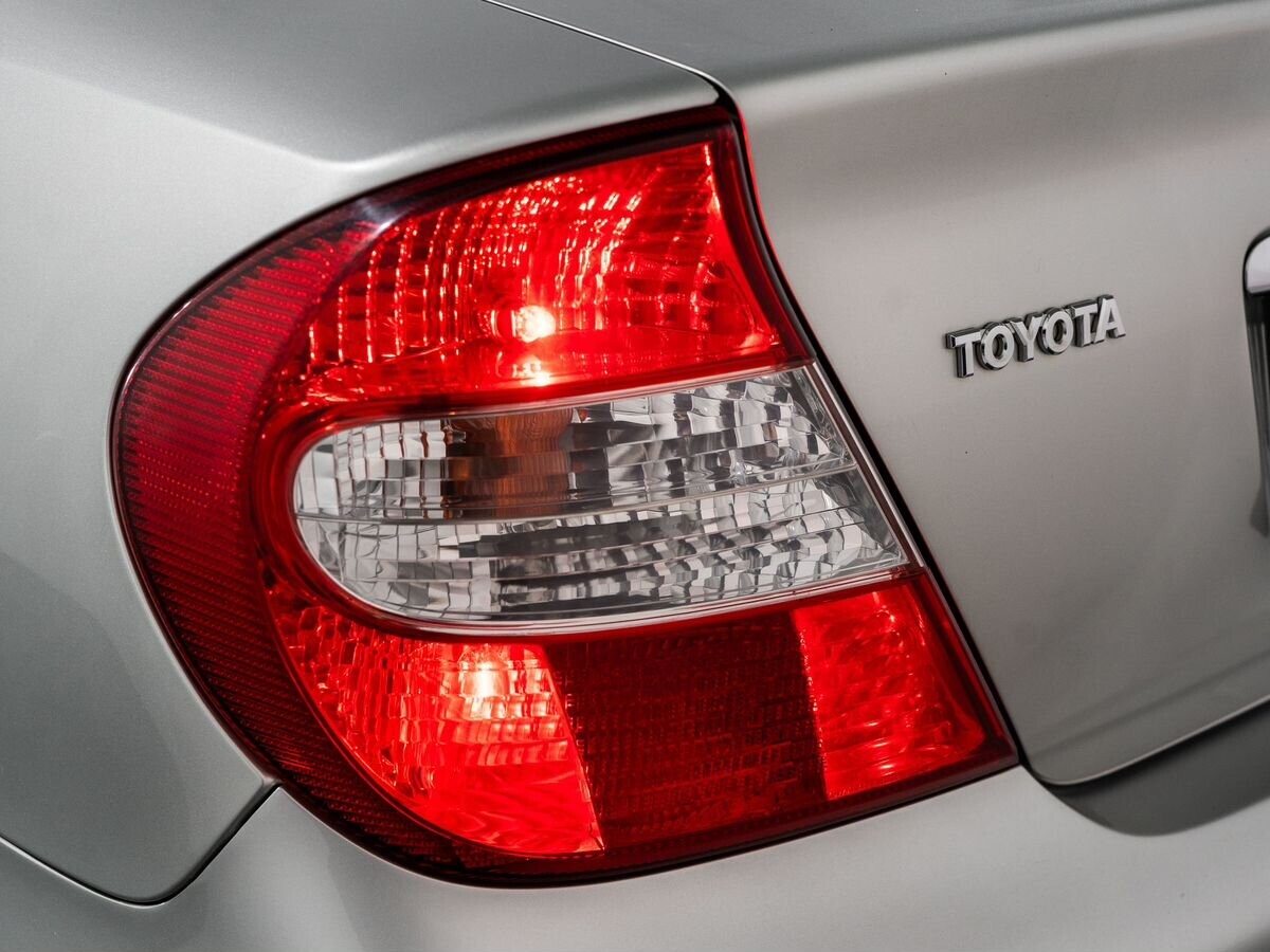 Toyota Camry 2004 - фото автомобиля