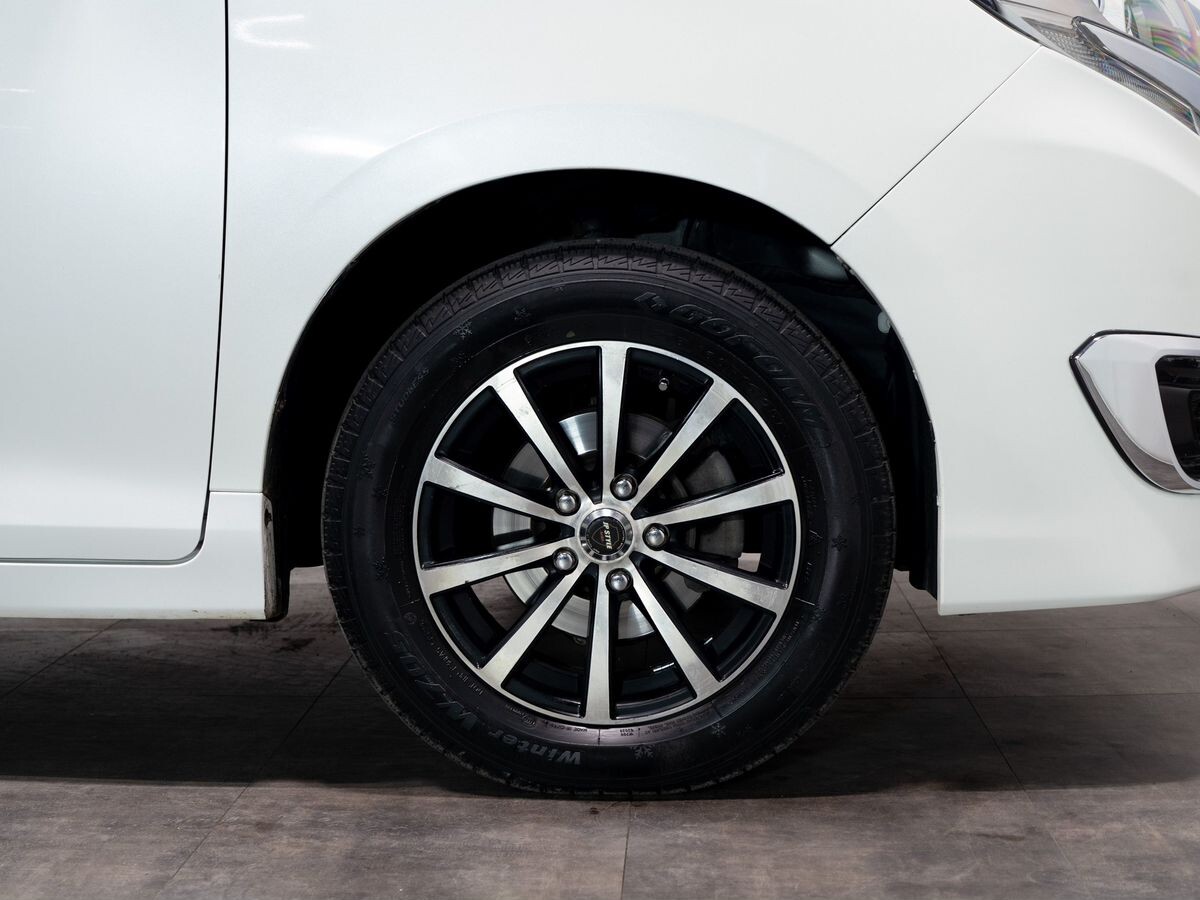 Toyota Esquire 2017 - фото автомобиля