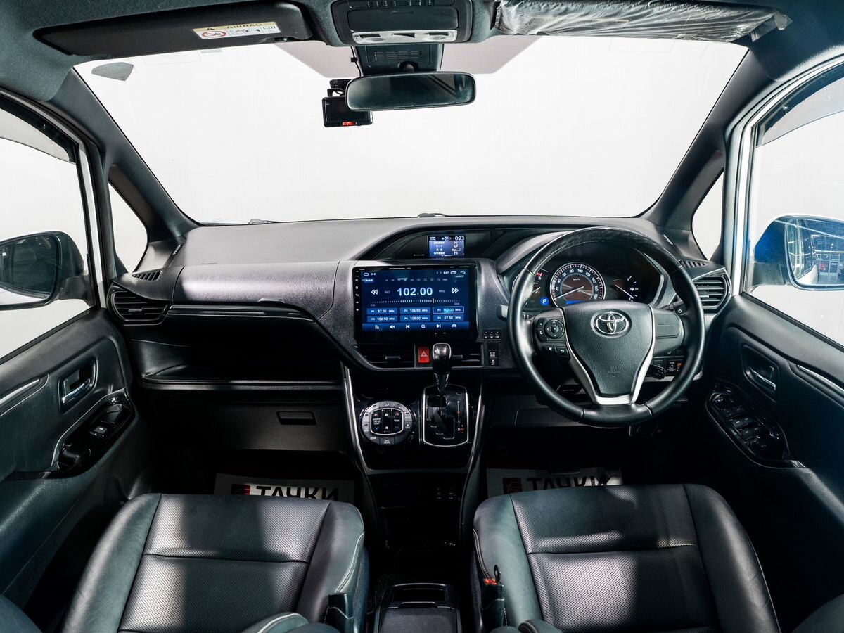 Toyota Esquire 2017 - фото автомобиля