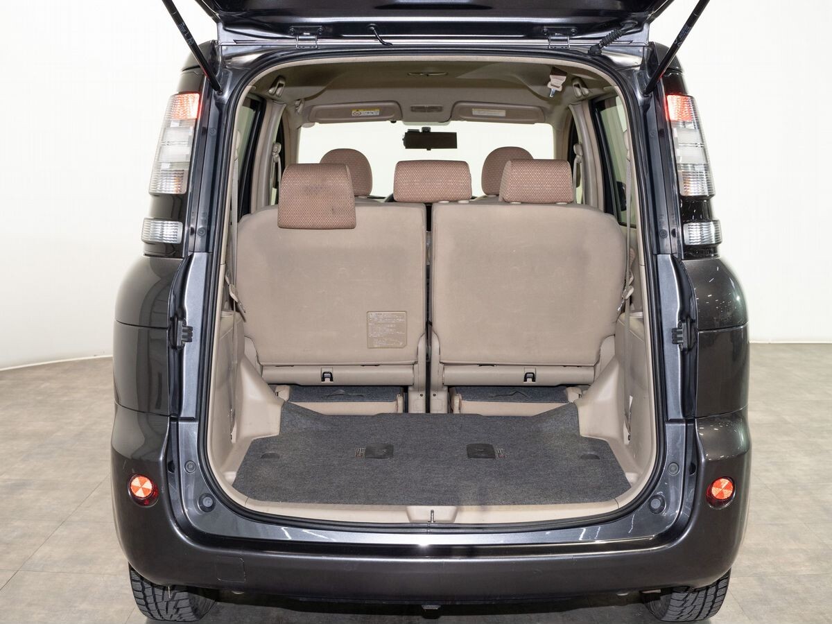 Toyota Sienta 2015 - фото автомобиля