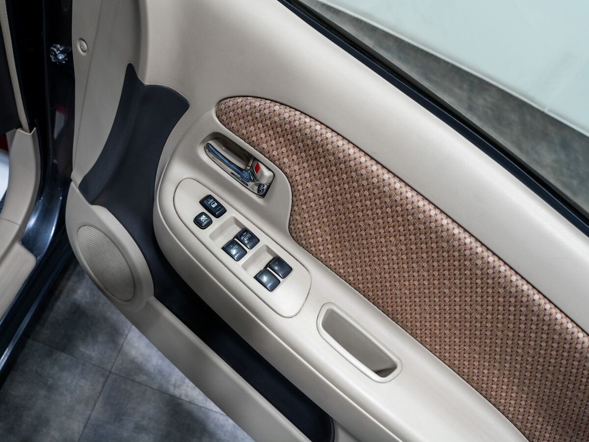 Toyota Sienta 2015 - фото автомобиля