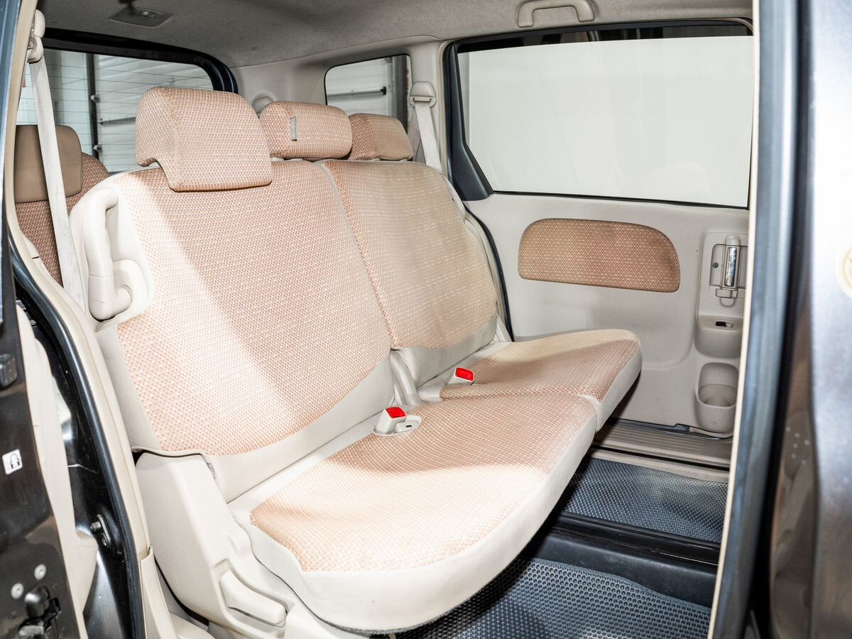Toyota Sienta 2015 - фото автомобиля